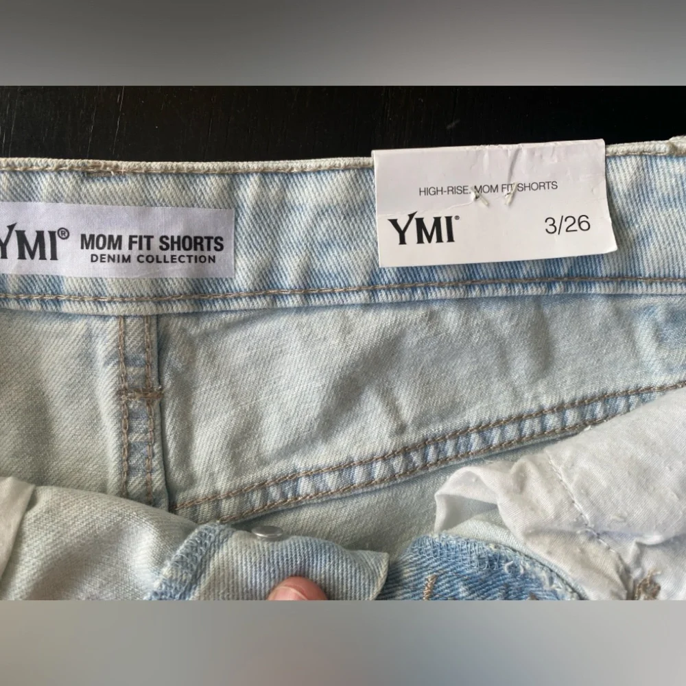 YMI High Rise Mom Fit Shorts Distressed‎ Denim 100% Cotton Light Wash Size 3/26